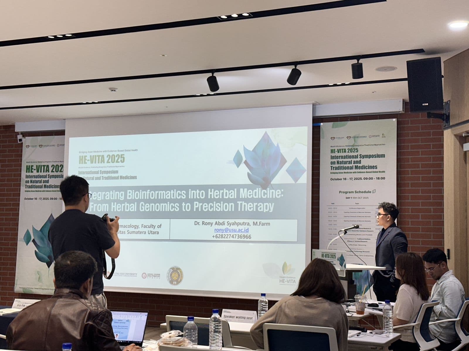 Dr. Rony Abdi Syahputra presenting on integrating bioinformatics into herbal medicine
